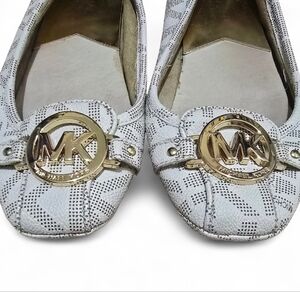 Michael Kors MK Flats Loafers Shoes Women's Size 7 In Vanilla